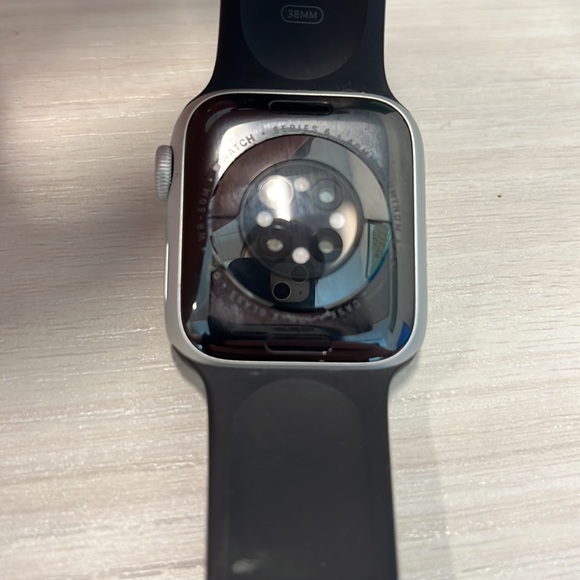 Series 6 - 40 mm Apple Watch. Hardly used. - Picture 4 of 4